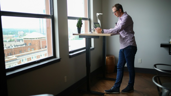 Revitalize your work routine with Oakywood’s wooden standing desk